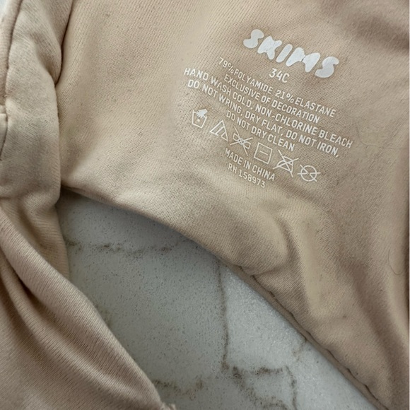 Skims Fits Everybody T-Shirt Bra - Picture 2 of 2